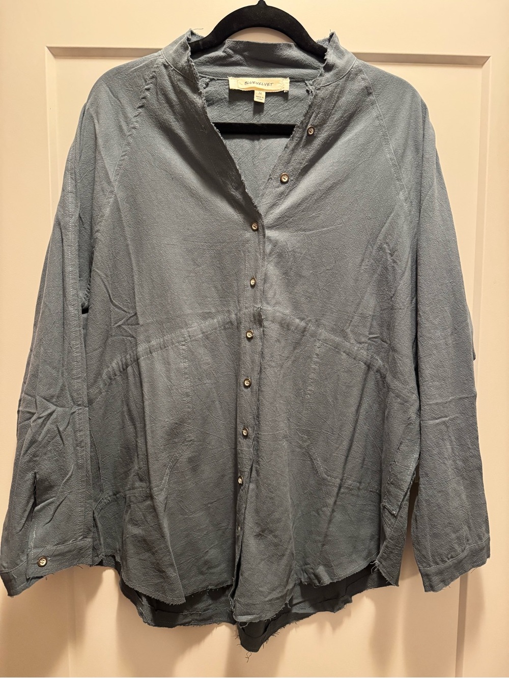 ๐ Bluevelvet Relaxed Button-Down Shirt w Pockets in Dusty Blue. M or S. NWT!๐ฅ๐ฅ - Picture 2 of 7
